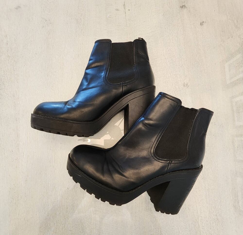 Divided H & M Women's Black Pull On Chunky Heel Ankle Booties SZ 9.5